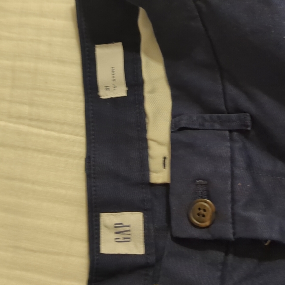 Men's 10" Gap Shorts, Size 31 - Picture 4 of 4